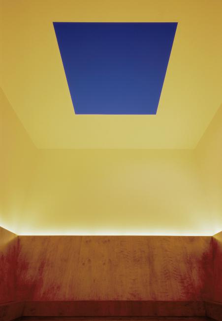 slide IRC.2012.03513 (old number: TUR.J-U019) showing James Turrell's installation, Unseen Blue, at the Mattress Factory, 2002.