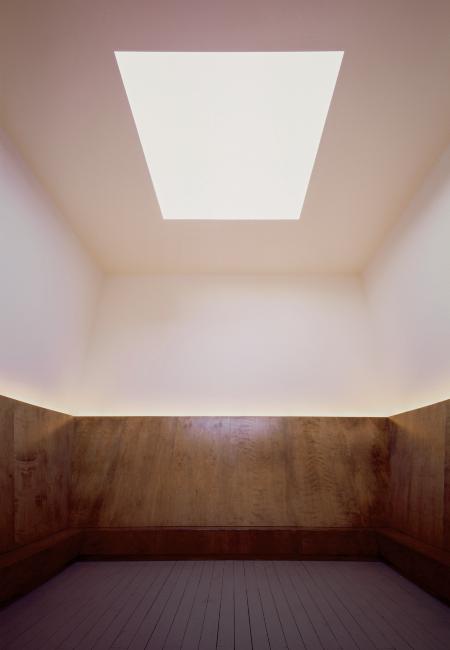 slide IRC.2012.03502 (old number: TUR.J-U008) showing James Turrell's installation, Unseen Blue, at the Mattress Factory, 2002.