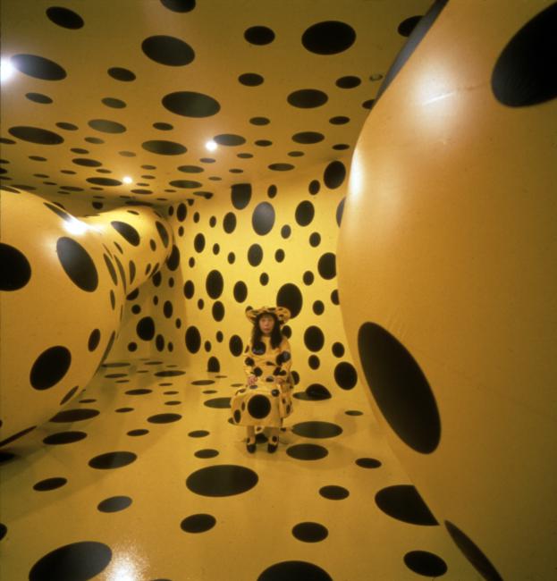 slide IRC.2012.03266 (old number: KUS.Y-D007) showing Yayoi Kusama's installation, Dots Obsession, at the Mattress Factory, 1996.