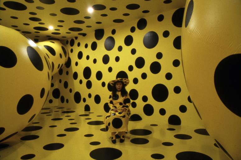 slide IRC.2012.03267 (old number: KUS.Y-D008) showing Yayoi Kusama's installation, Dots Obsession, at the Mattress Factory, 1996.