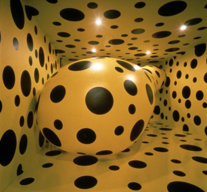 slide IRC.2012.03261 (old number: KUS.Y-D002) showing Yayoi Kusama's installation, Dots Obsession, at the Mattress Factory, 1996.