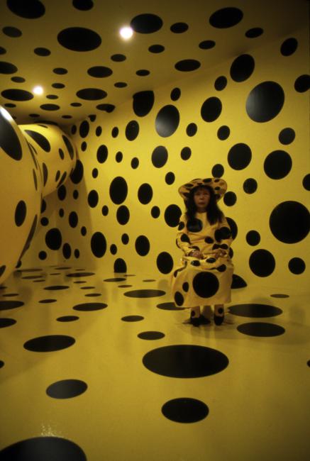 slide IRC.2012.03272 (old number: KUS.Y-D013) showing Yayoi Kusama's installation, Dots Obsession, at the Mattress Factory, 1996.