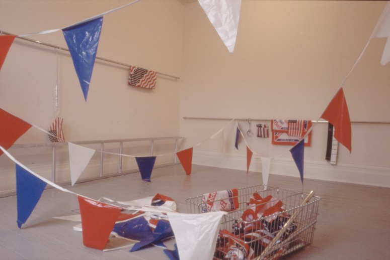 slide IRC.2012.03553 (old number: NOL.C-U014) showing Cady Noland's previously untitled installation, This piece doesn't have a title yet, at the Mattress Factory, 1989.