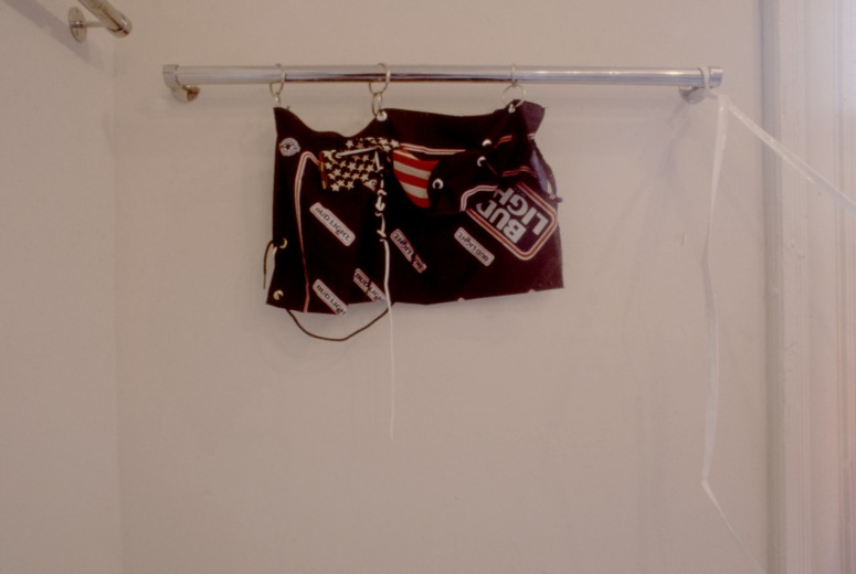 slide IRC.2012.03558 (old number: NOL.C-U019) showing Cady Noland's previously untitled installation, This piece doesn't have a title yet, at the Mattress Factory, 1989.