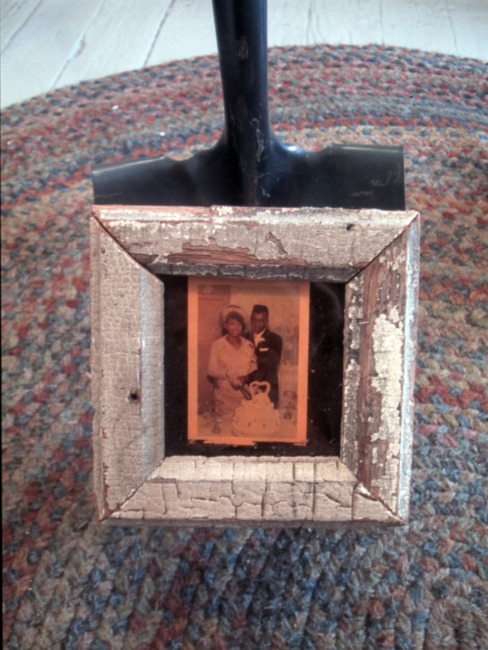 slide IRC.2012.03709 (old number: GRA.L-A009) showing Lonnie Graham's installation, Artist Studio, at the Mattress Factory, 2001.