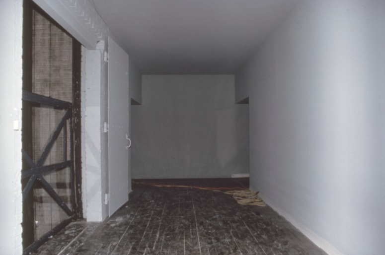 slide IRC.01140 (old number: TUR.J-P003) showing James Turrell's permanent installation, Pleiades, at the Mattress Factory, 1983.