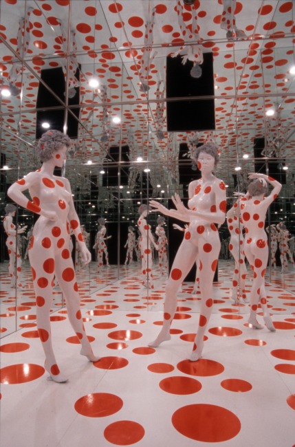 slide IRC.2012.03373 (old number: KUS.Y-R004) showing Yayoi Kusama's permanent installation, Repetitive Vision, at the Mattress Factory, 1996.