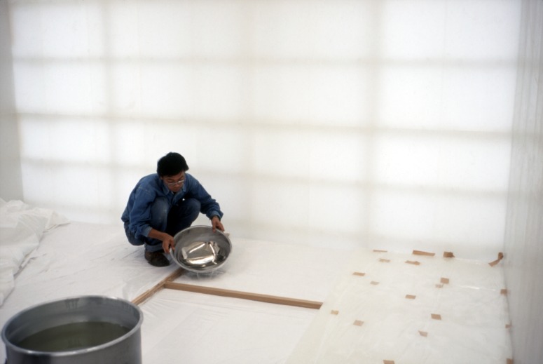 slide IRC.2012.01595 (old number: HIR.G-M011) showing Goro Hirata working on his installation, Mind Space, at the Mattress Factory, 1999.