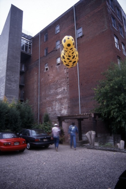 slide IRC.2012.03339 (old number: KUS.Y-D080) showing Yayoi Kusama's installation, Dots Obsession, at the Mattress Factory, 1996.