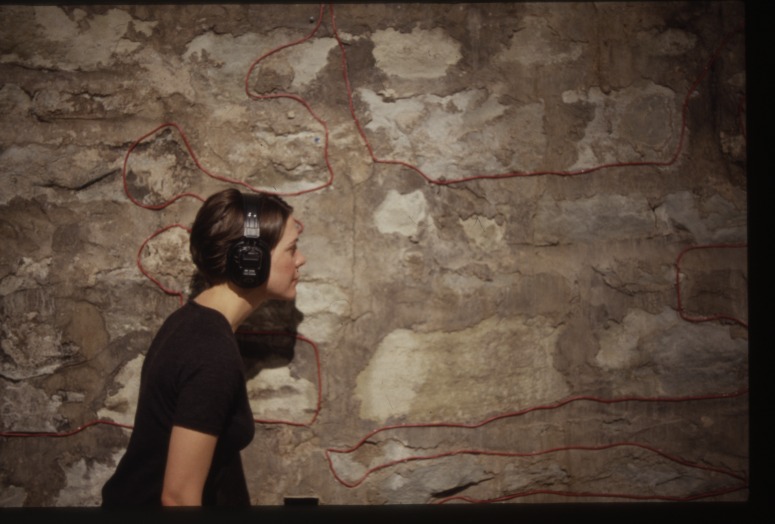 slide IRC.2012.03197 (old number: KUB.C-W022) showing Christinia Kubisch's installation, Wall Blue/Wall Red, at the Mattress Factory, 2001.