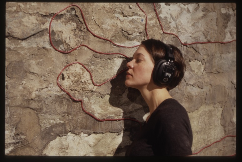 slide IRC.2012.03199 (old number: KUB.C-W024) showing Christinia Kubisch's installation, Wall Blue/Wall Red, at the Mattress Factory, 2001.