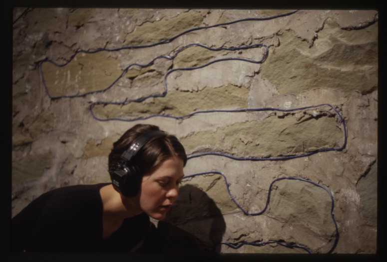 slide IRC.2012.03179 (old number: KUB.C-W004) showing Christinia Kubisch's installation, Wall Blue/Wall Red, at the Mattress Factory, 2001.