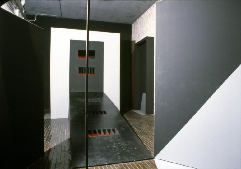 slide IRC.2012.00588 (old number: BUS.K-U006) showing Kendall Buster's Untitled installation at the Mattress Factory, 1985.