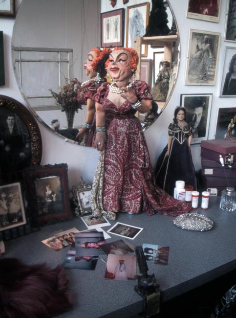 slide IRC.2012.00482 (old number: BER.D-S011) showing Dennis Bergevin's installation, Studio Portrait of the Artist, at the Mattress Factory, 2001.