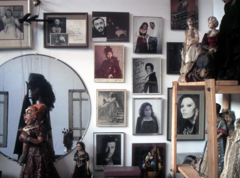 slide IRC.2012.00472 (old number: BER.D-S001) showing Dennis Bergevin's installation, Studio Portrait of the Artist, at the Mattress Factory, 2001.