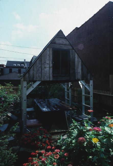 slide IRC.2012.00065 (old number: ACC.V-M002) showing Vito Acconci's garden installation, Making Shelter: House of Used Parts, at the Mattress Factory, 1986.